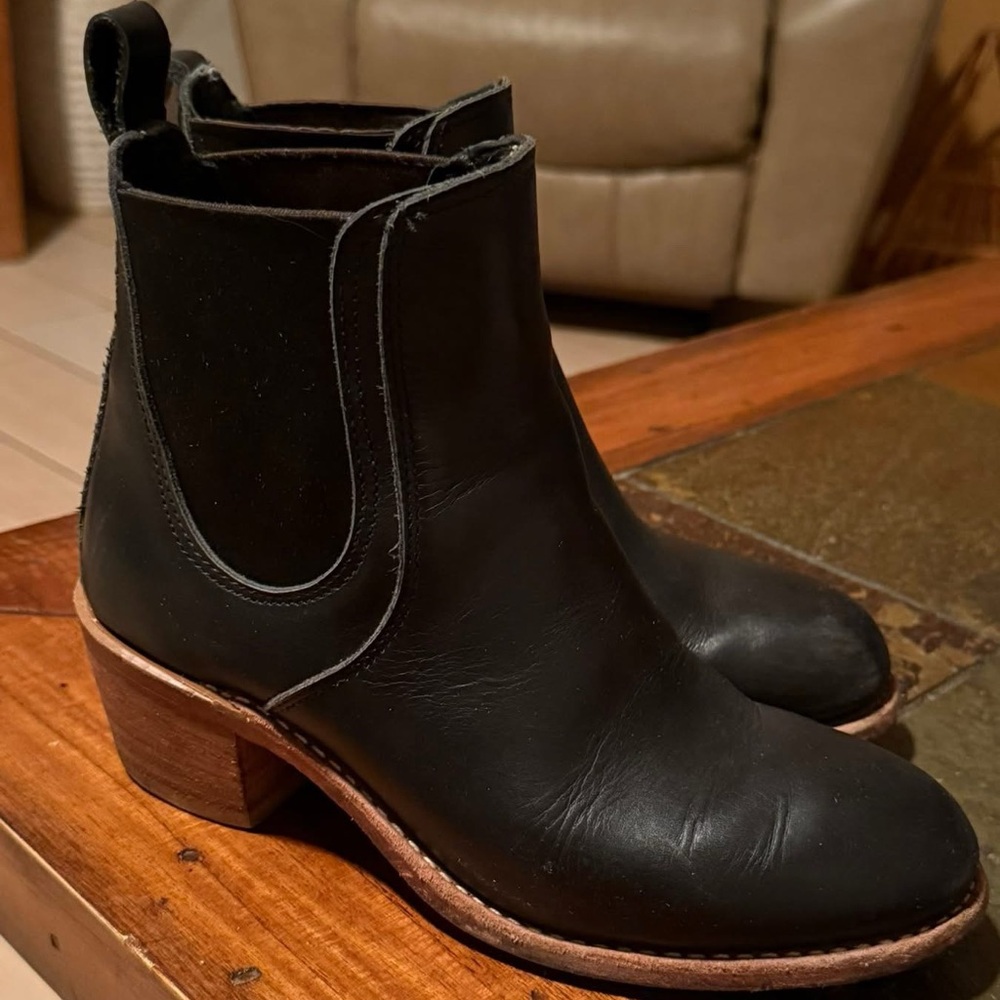 Red Wing Heritage Harriet Chelsea Boots